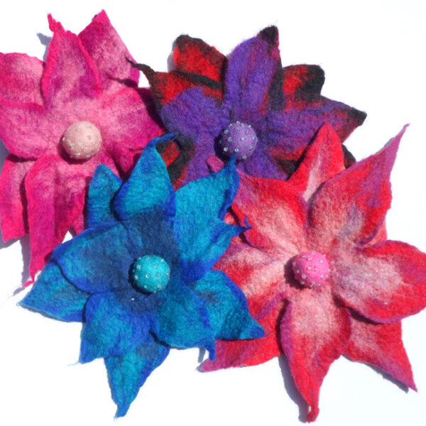 Merino wool flower brooches