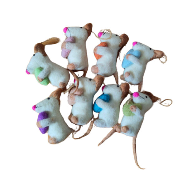 Mouse with heart decoration