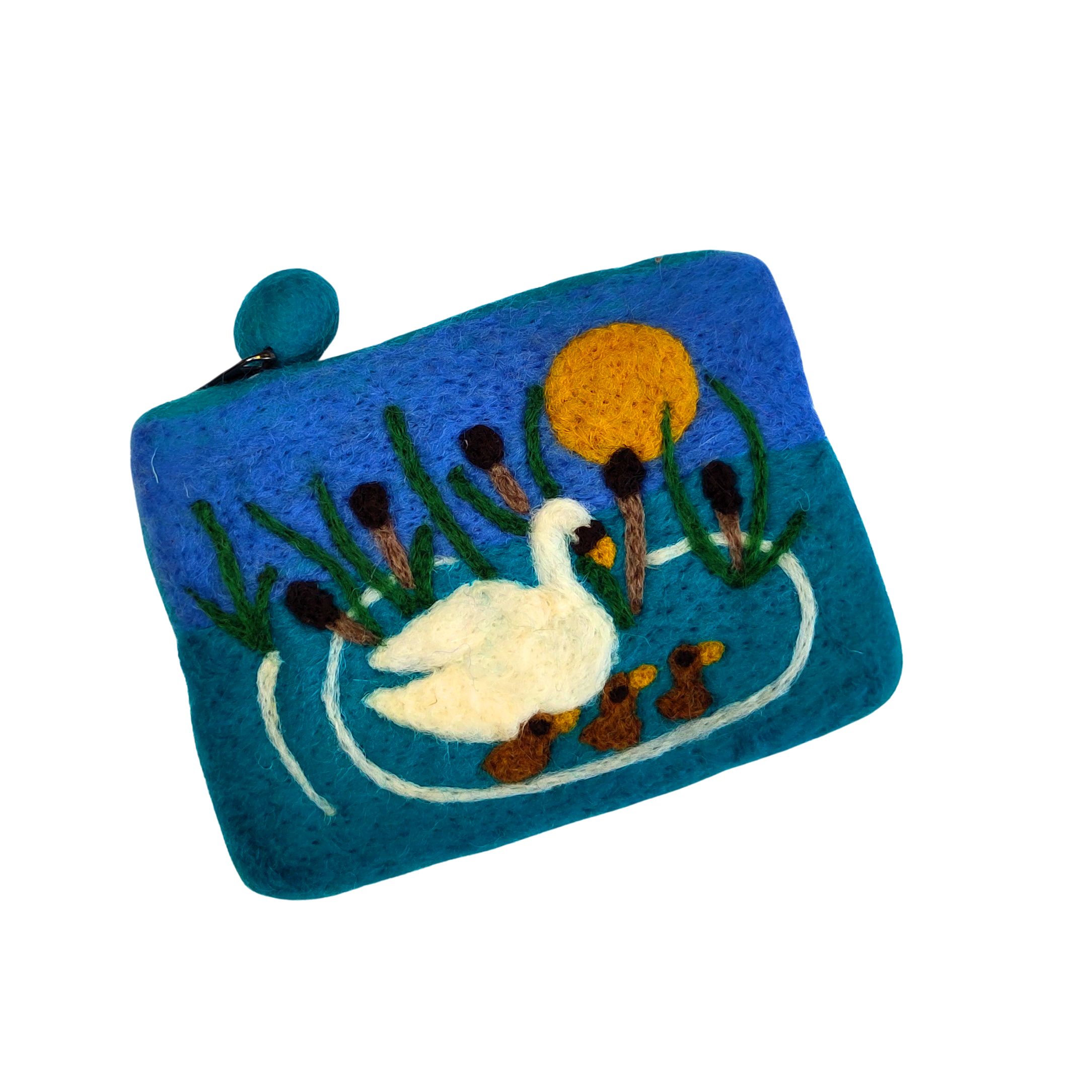 Swan with cygnets purse