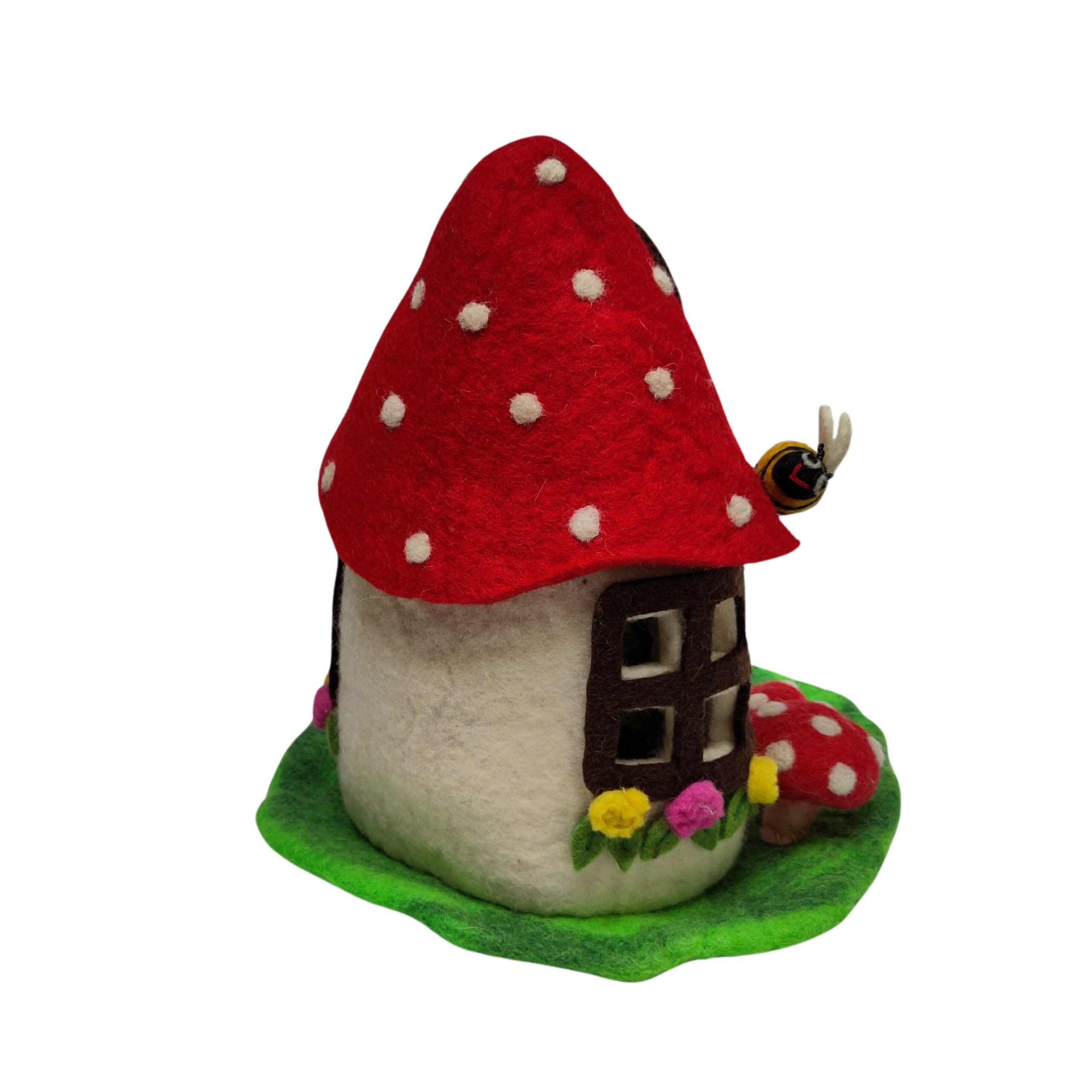 Cosy cottage fairy house - Image 2