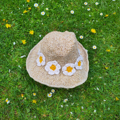 Hemp and cotton hat - natural with daisies