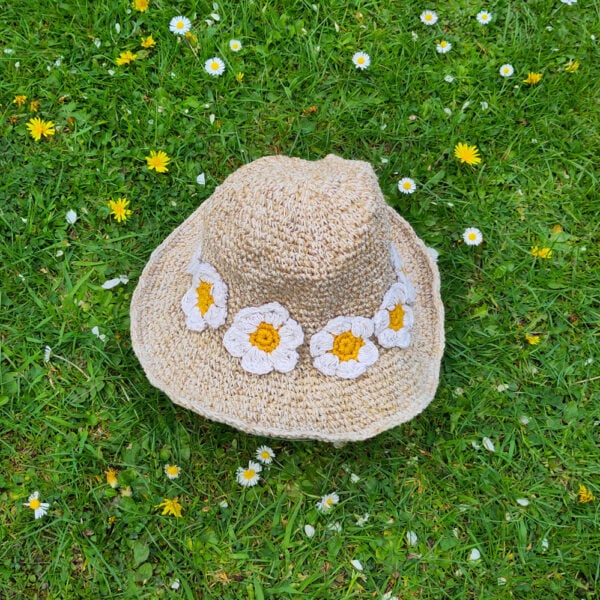 Hemp and cotton hat natural with daisies Hemp and cotton hat - natural with daisies