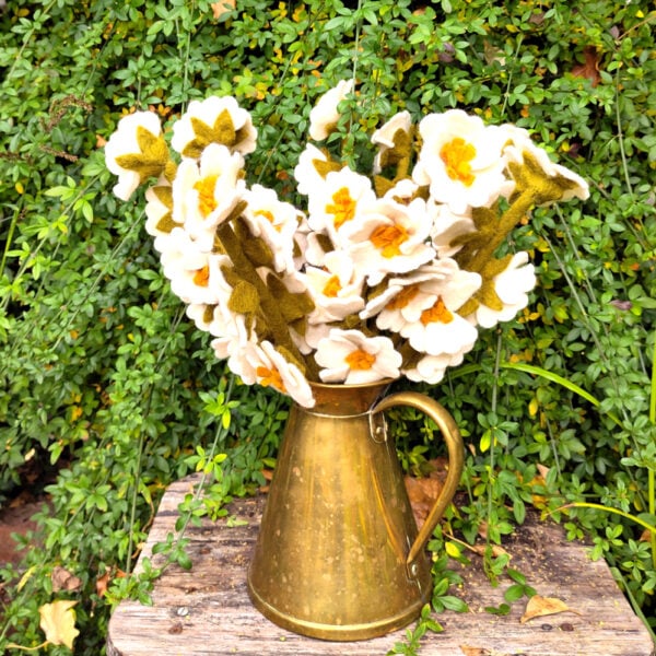 Spray of flowers - white