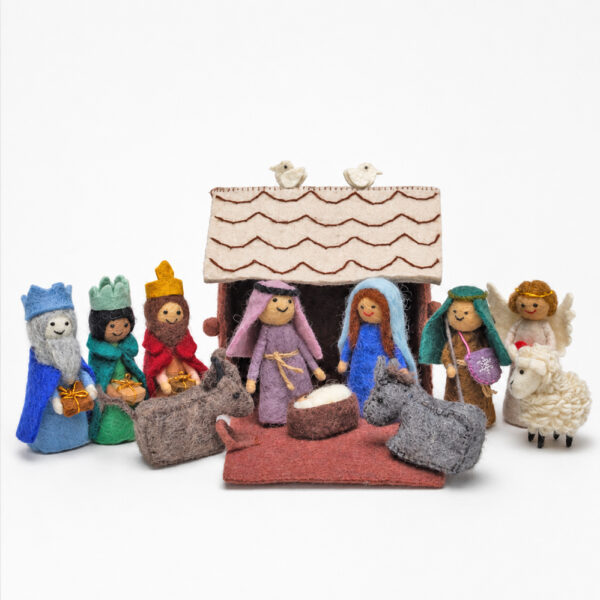 Nativity - eleven pieces in a stable with doves